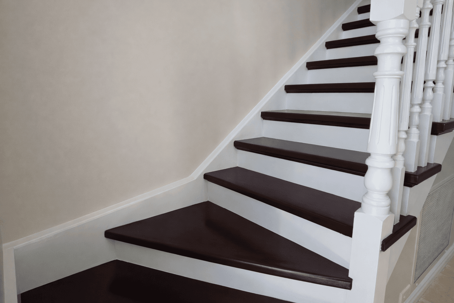 Staircase Stain&White