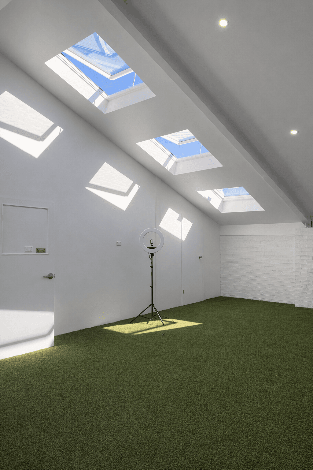 Showroom Warehouse
